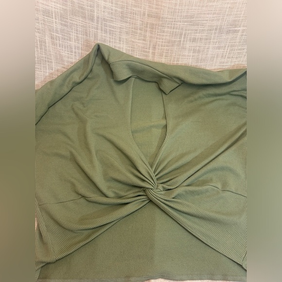 Buckle Black Green Keyhole Back Sweater Size Medium. Excellent Condition! - Picture 7 of 9